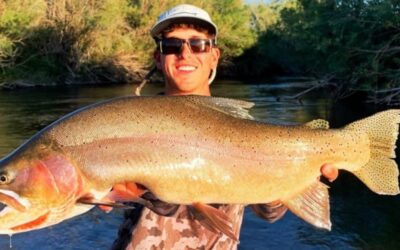 Guía de pesca captura una trucha récord en Yellowstone
